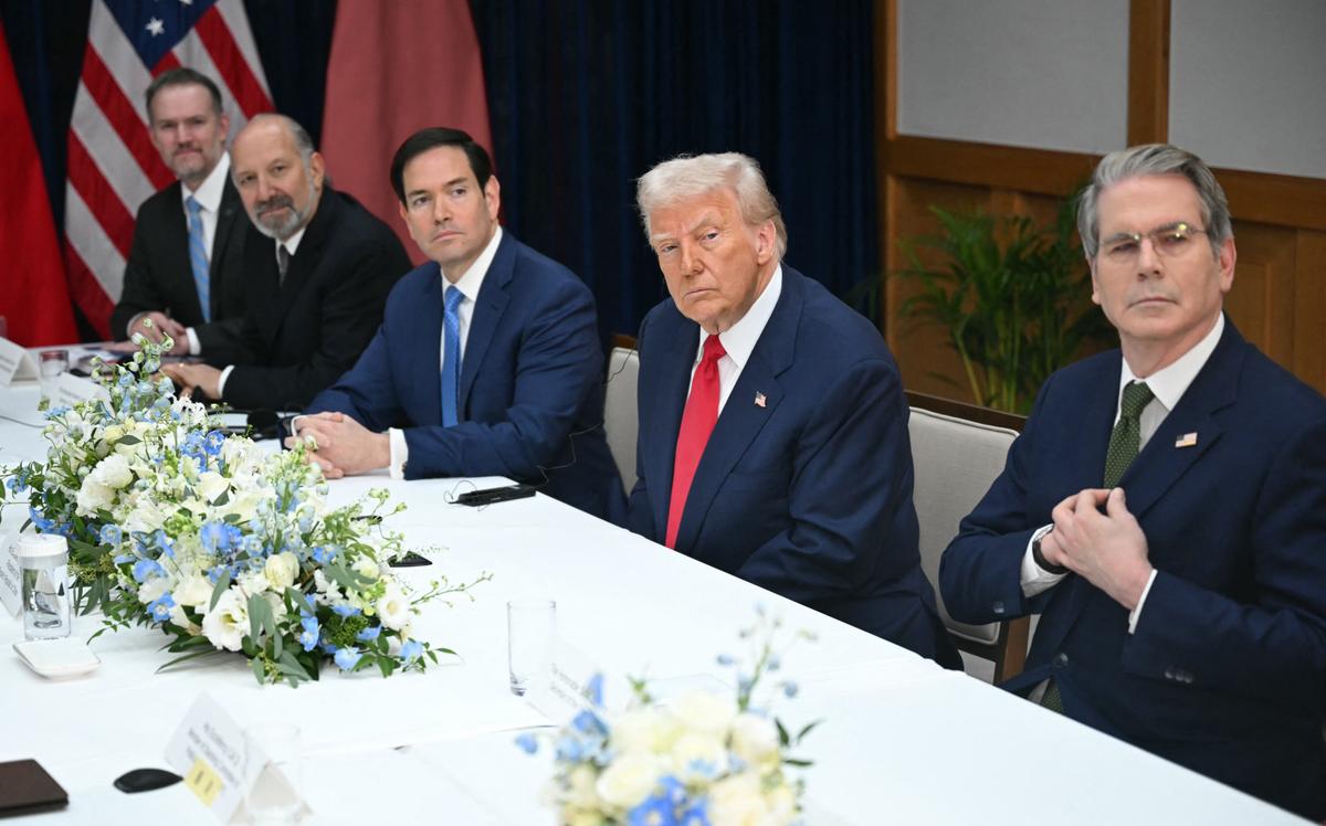 Xi Holds Calls With Trump, Putin on Same Day for International Support Amid Military Purge: Analysts thumbnail