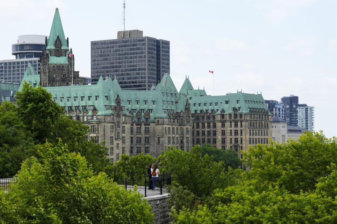 Labour Board Rejects Legal Challenges to Ottawa’s Vaccine Mandates for Public Servants: Union