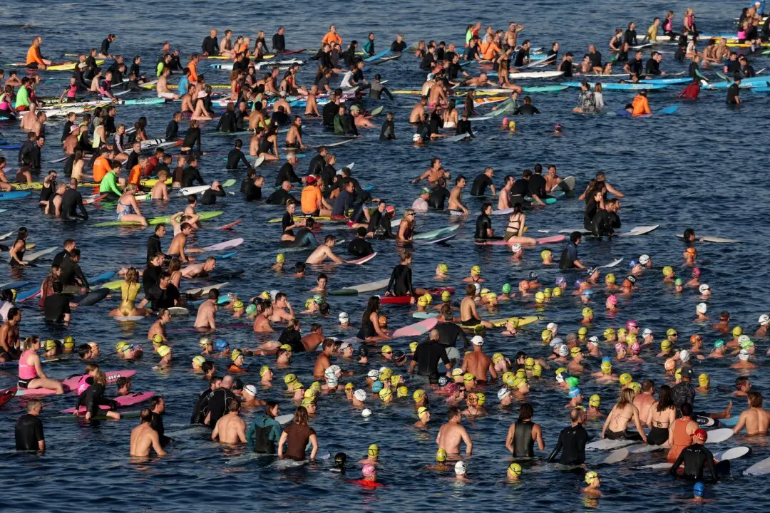 Surfers Converge on Bondi to Remember Shooting Victims