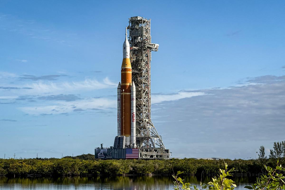 NASA Set to Launch 1st Manned Moon Rocket in 50 Years: What to Know thumbnail