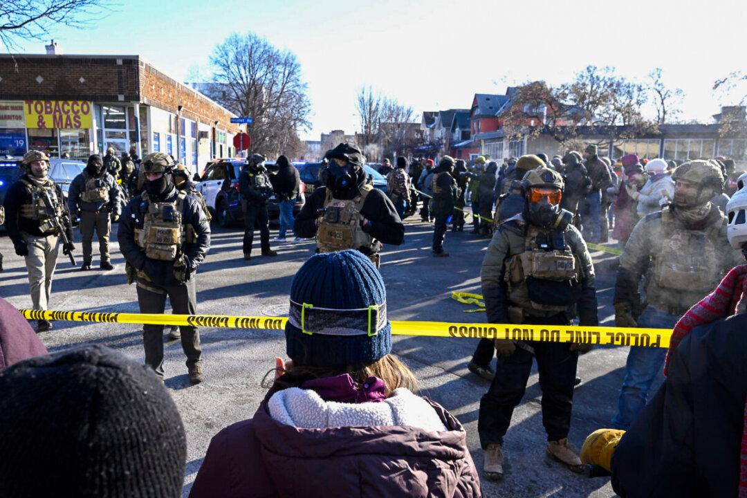 Both Sides: Deescalate at Protests