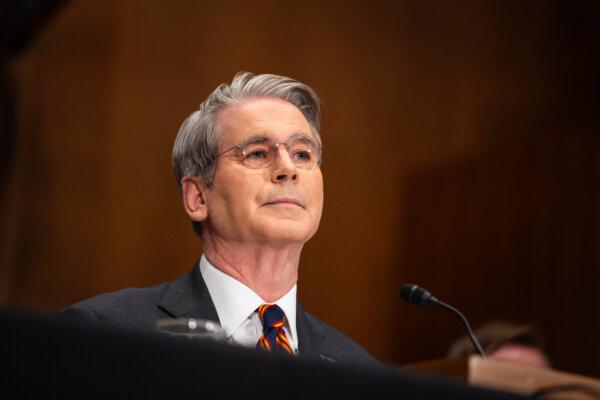 Treasury Secretary Warns of ‘Big Loss’ if Supreme Court Overturns Tariffs