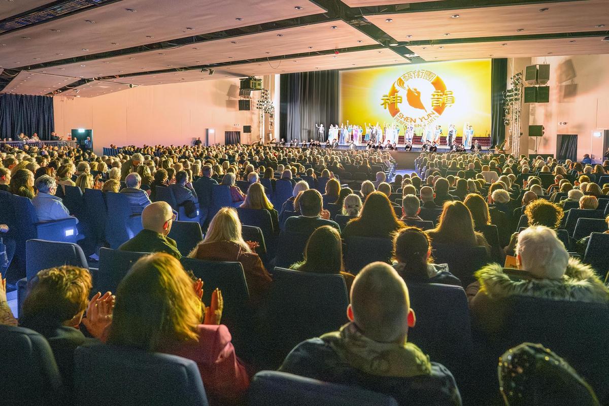 Castle Manager Says Shen Yun One of the Best Shows He’s Seen