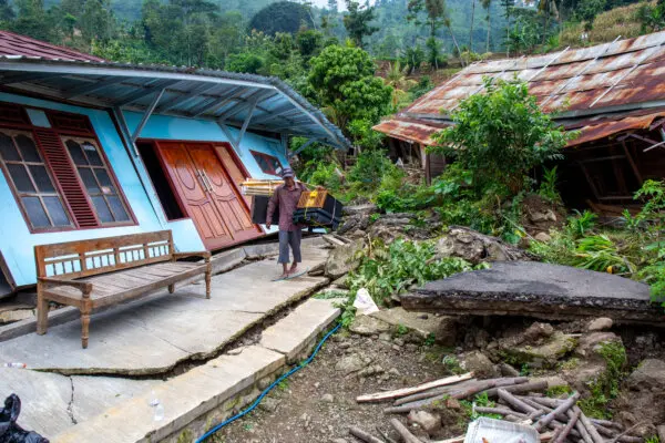 Day in Photos: Landslide in Indonesia, Largest Artillery Exercise, and Highland Cattle Show