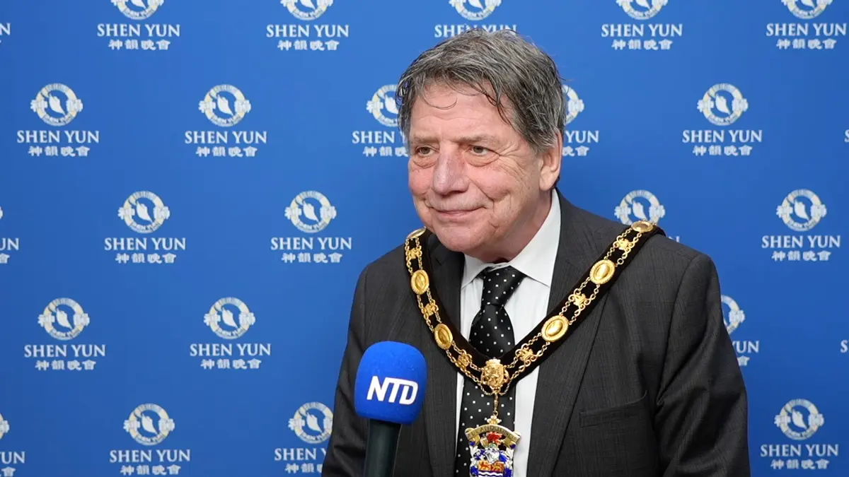 Llandudno Mayor and Mayoress Moved by Shen Yun’s Values