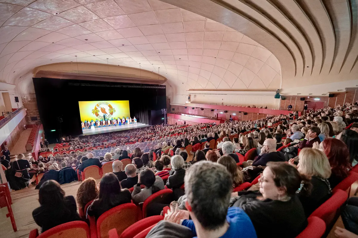Bomb Threat Against Shen Yun in Rome Sparks Concern, Senator Voices Support
