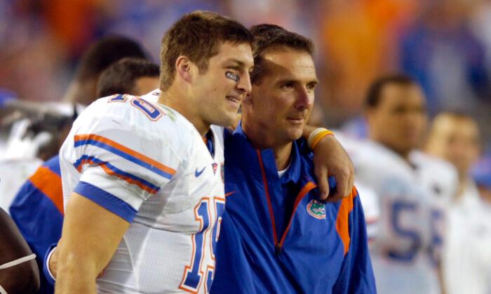 Reunited: Tebow Signs With Jags, Rejoins Meyer as Tight End