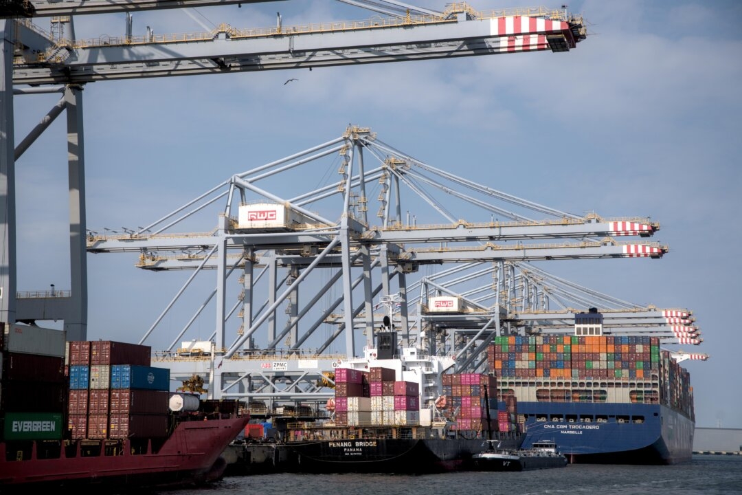 Trump Presses EU to Target China, India With up to 100 Percent Tariffs Over Russia Ties