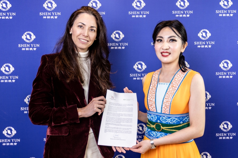 Trước buổi biểu diễn cuối cùng tại Tây Ban Nha, Shen Yun nhận được vinh danh từ nghị sĩ vùng Murcia