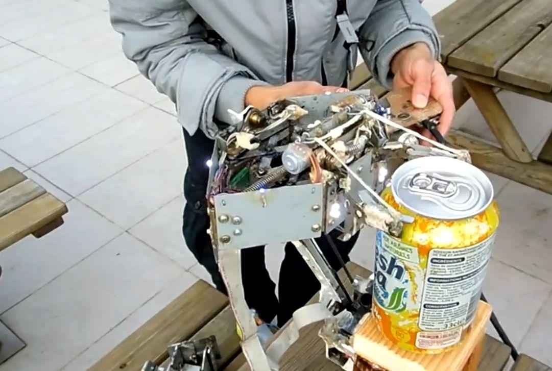 Robot Steals Soda from Vending Machine (+Video)