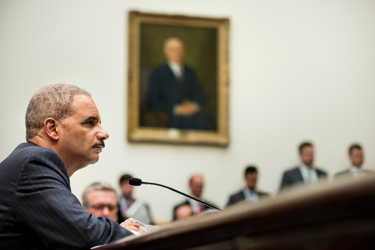 IRS Commissioner Resigns as Management Blamed for Scandal