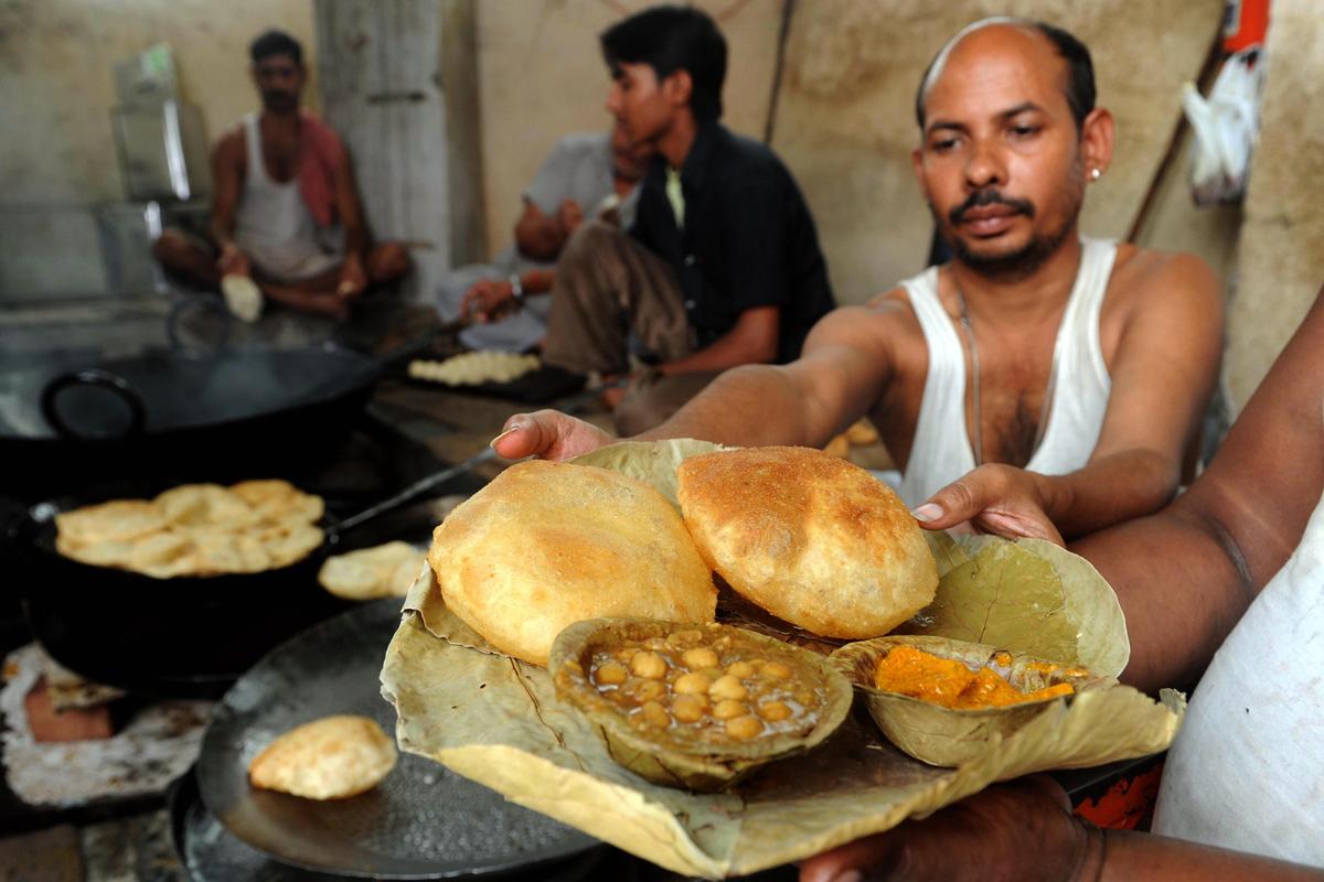 Indian Food Streets Dishing Out Delicacies (Photos)