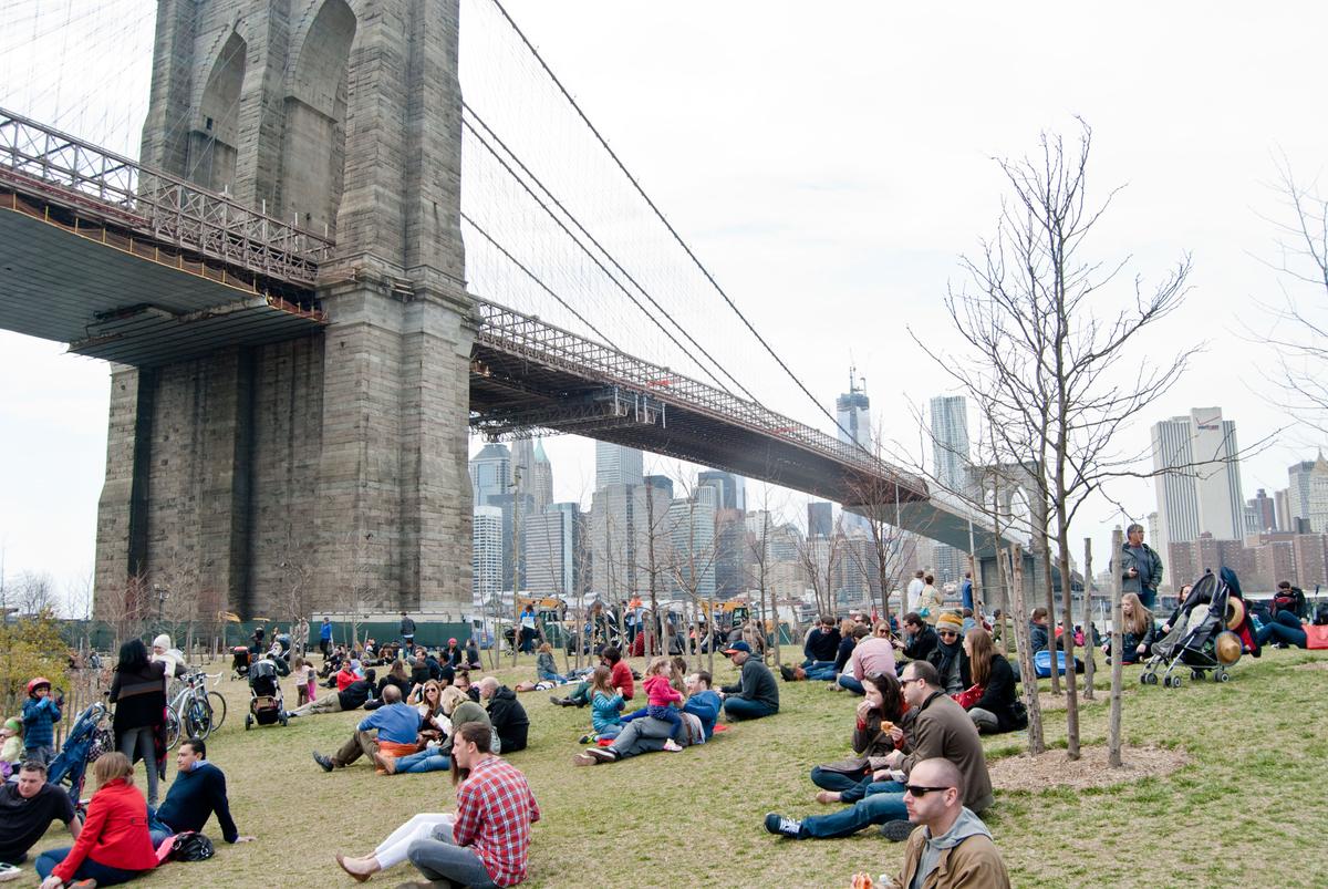 The Lawns Beckon: Sit Down and Eat