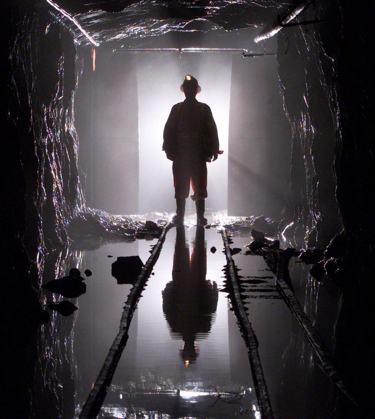 Migrant Workers Filling Most New Jobs, Study Finds