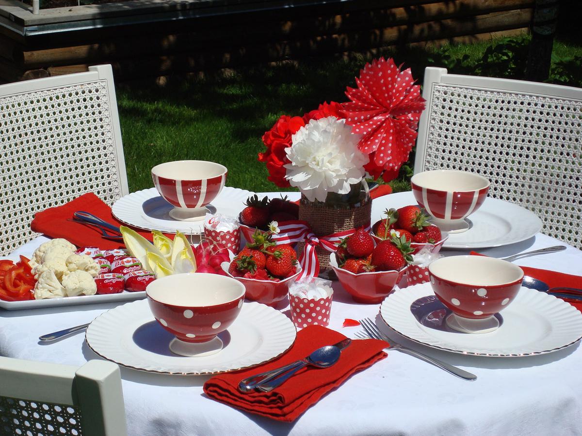 Easy Canada Day Decor