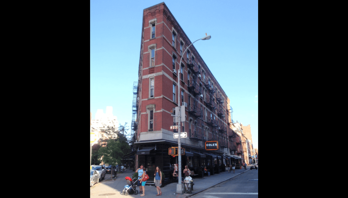 Cole’s Greenwich Village Restaurant Brings Flair To Food