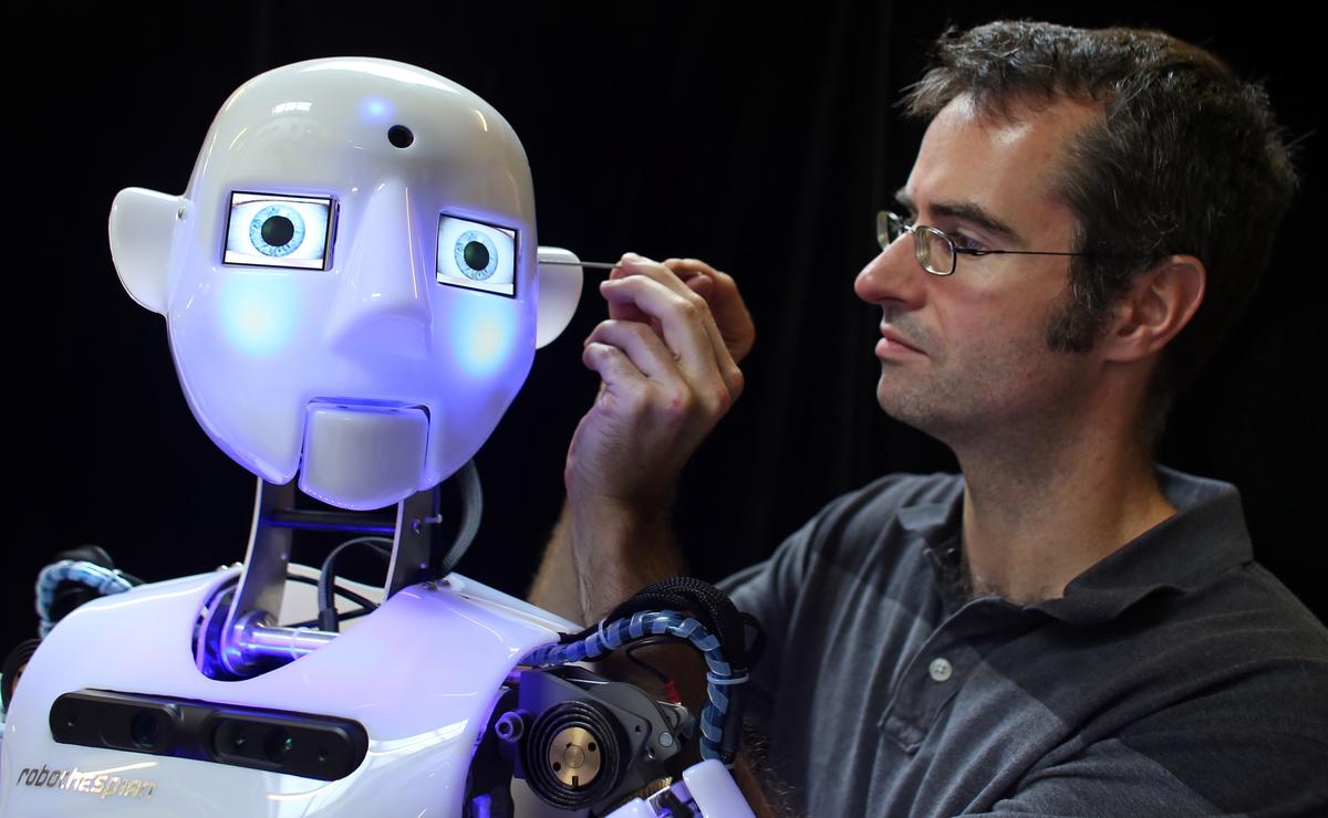 RoboThespian Robot Comes to Life (+Photos & Video)