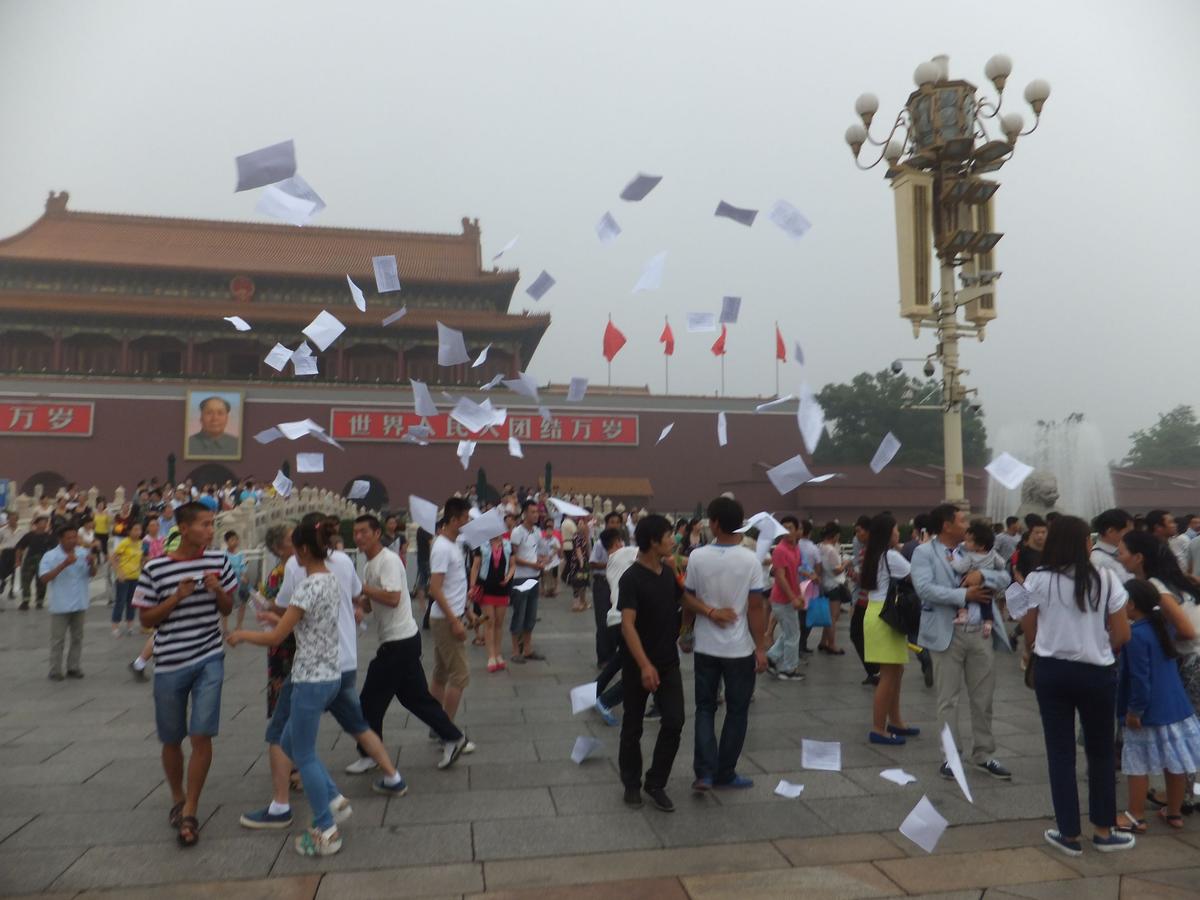 Photos of Tiananmen Square Protest Go Viral on Reddit
