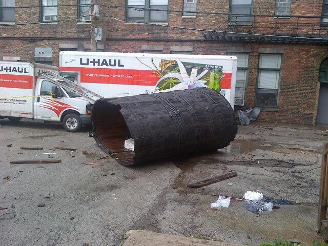 Water Tower Falls in Chicago, Injures 3 (+Photos)