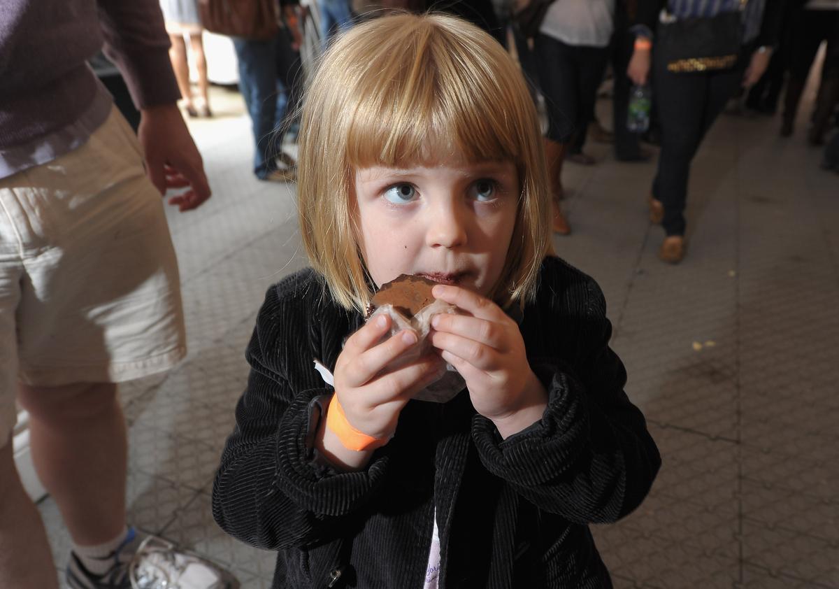 How to Help Children Eat Well