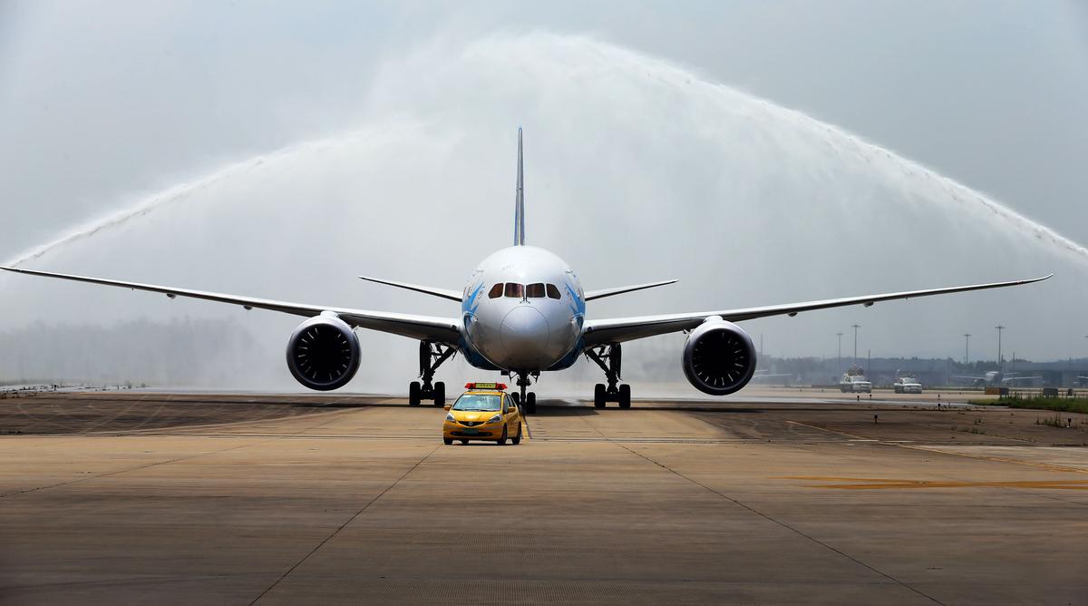 China Plane Policy Brings Shorter Waits, at a Cost