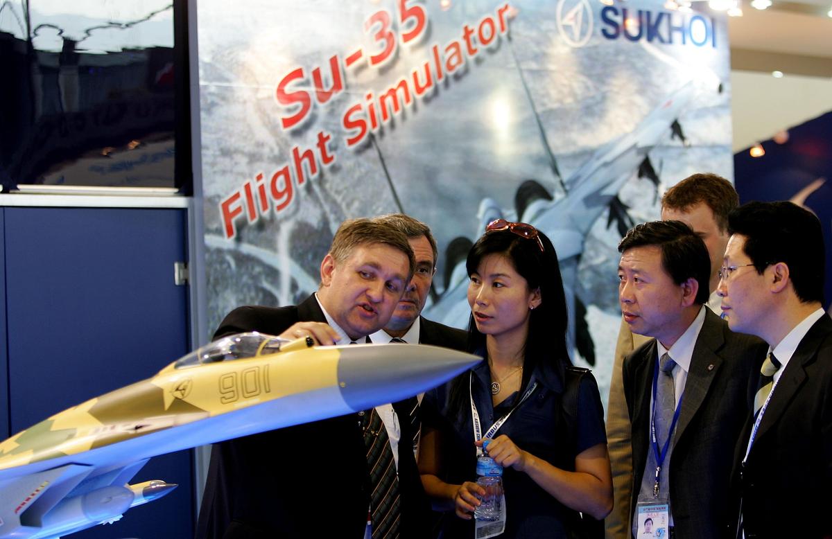 China Leans on Russia for Fighter Jet Technology 