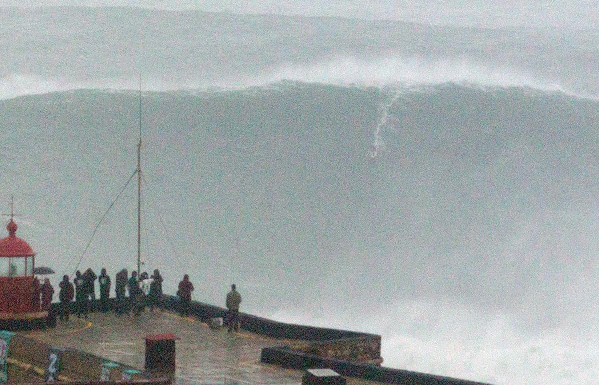 Carlos Burle May Have Set New Surfing Record with Monster Wave (+Video)
