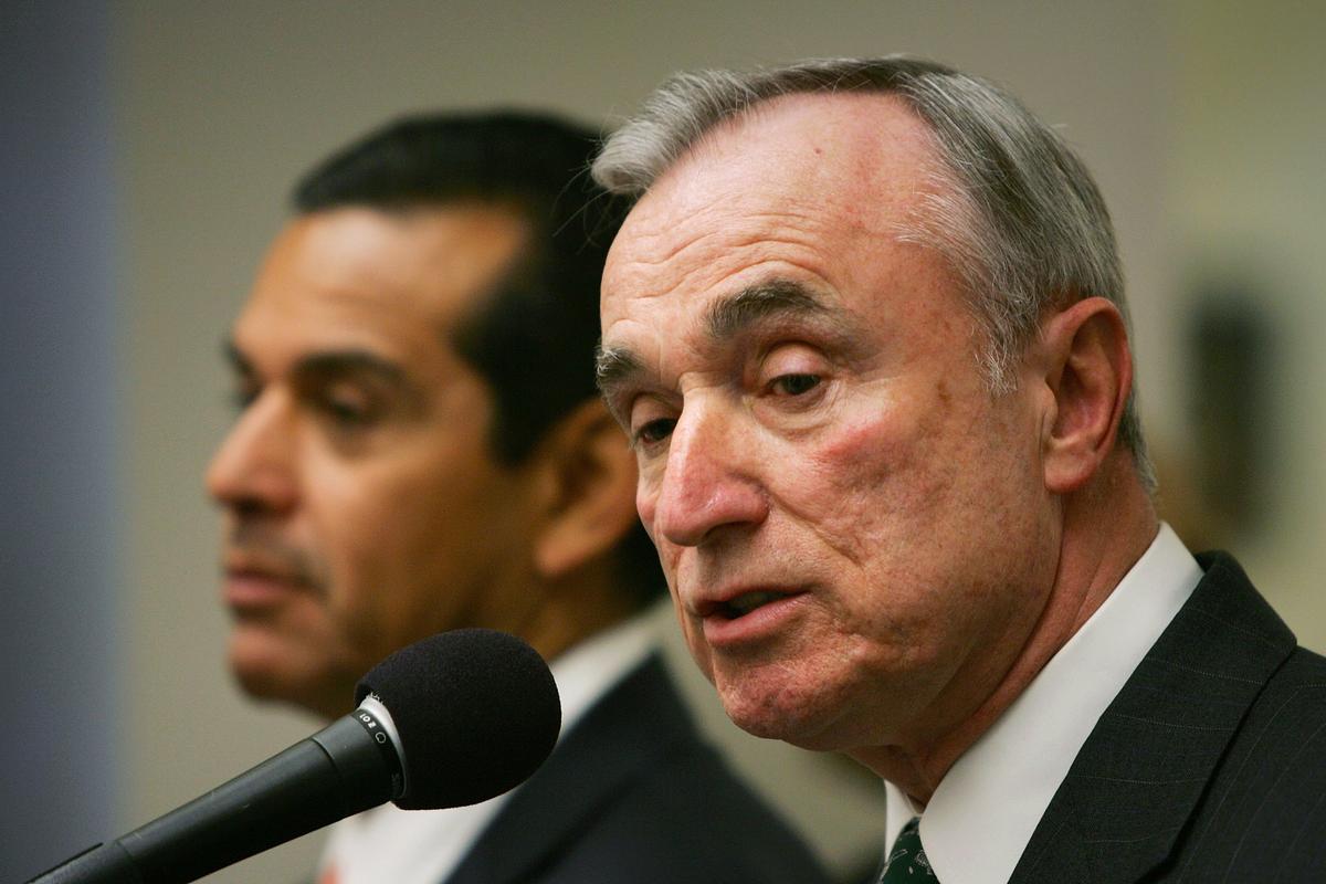 Bill de Blasio Denies Bill Bratton Selected Police Commissioner
