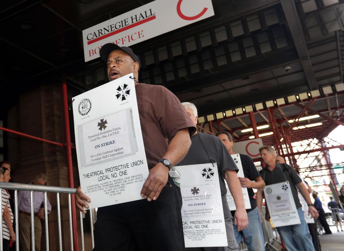The Show Goes on at Carnegie Hall as Strike Continues