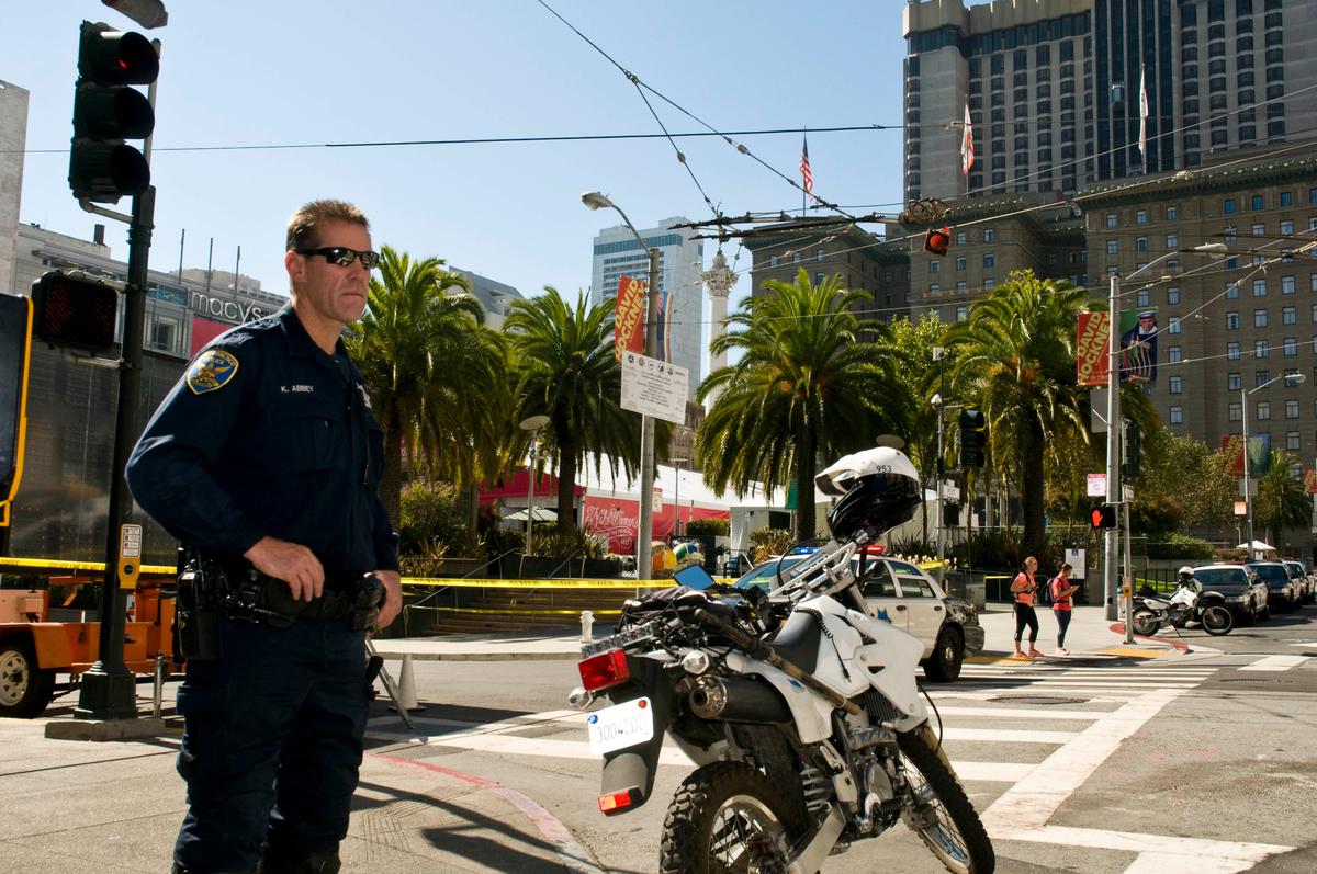 San Francisco: Union Square Re-opens After Police Investigate Suspicious Device