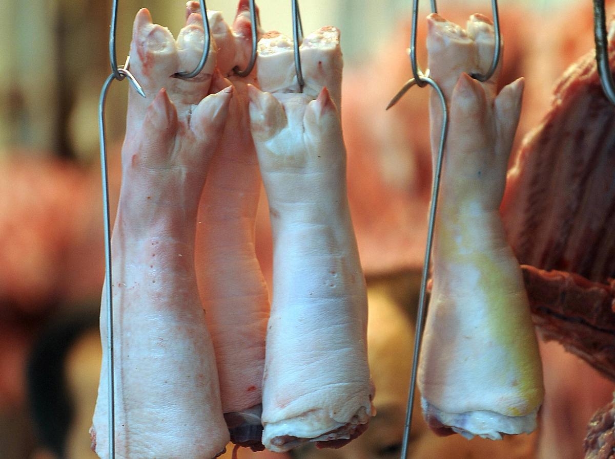 Chinese Official Suspended for $115,000 Pigs Trotter Tab