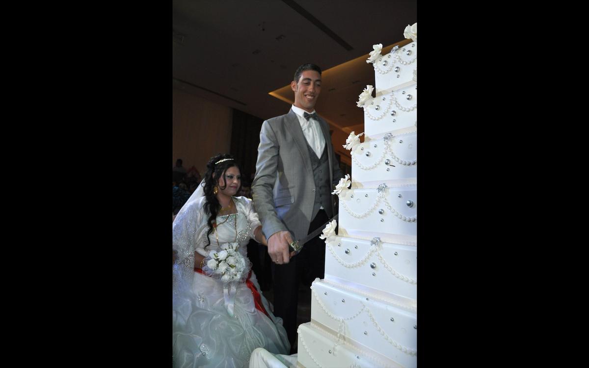 Sultan Kosen, World’s Tallest Man, Gets Married in Turkey