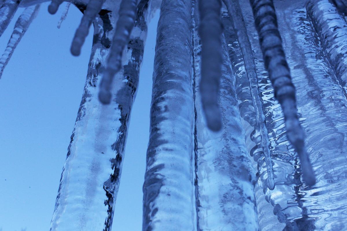 How Water Purity Affects the Formation of Icicles