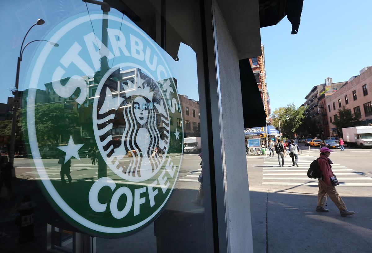 Starbucks to Hire 10,000 Veterans, Active-Duty Spouses