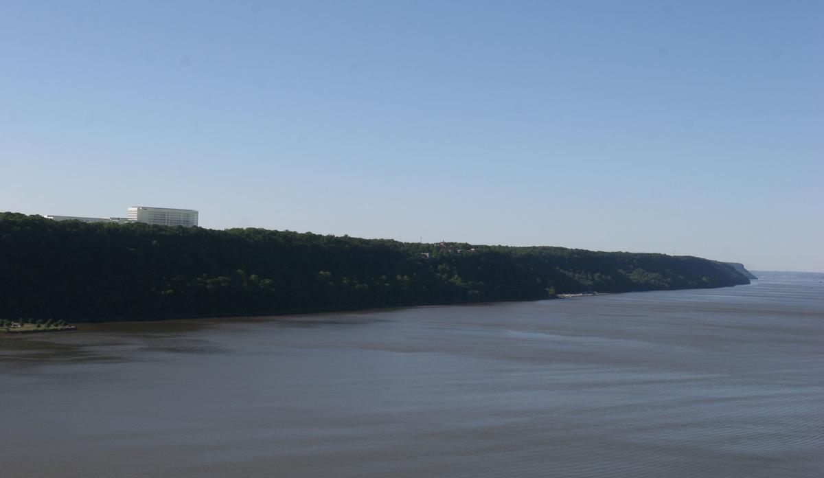 LG’s Lofty HQ Building Disgruntles Palisades Protectionists