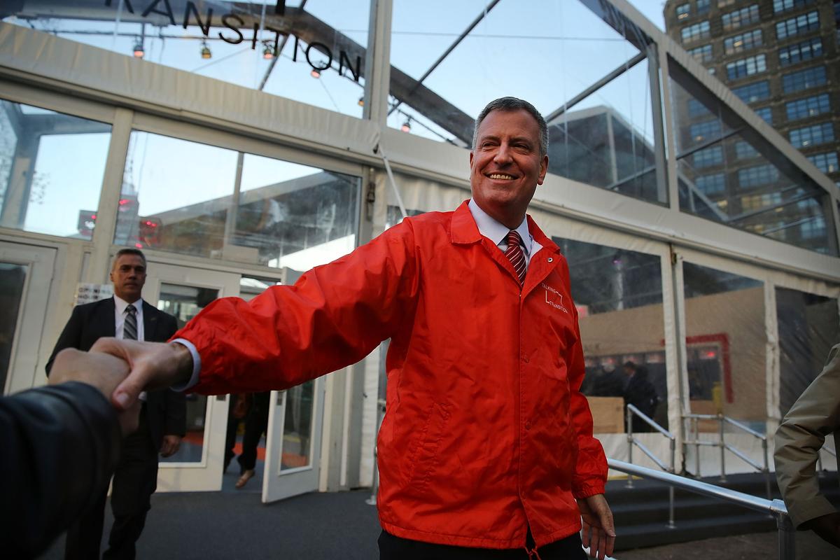 Bill de Blasio Serves Up Turkey and Laughs Before Thanksgiving
