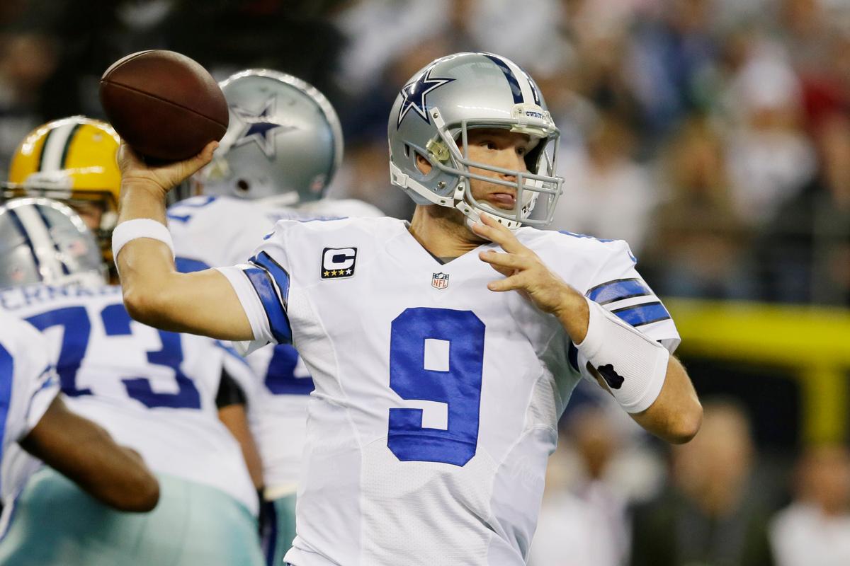 Tony Romo Injured: Cowboys QB Appears to Injure Ankle