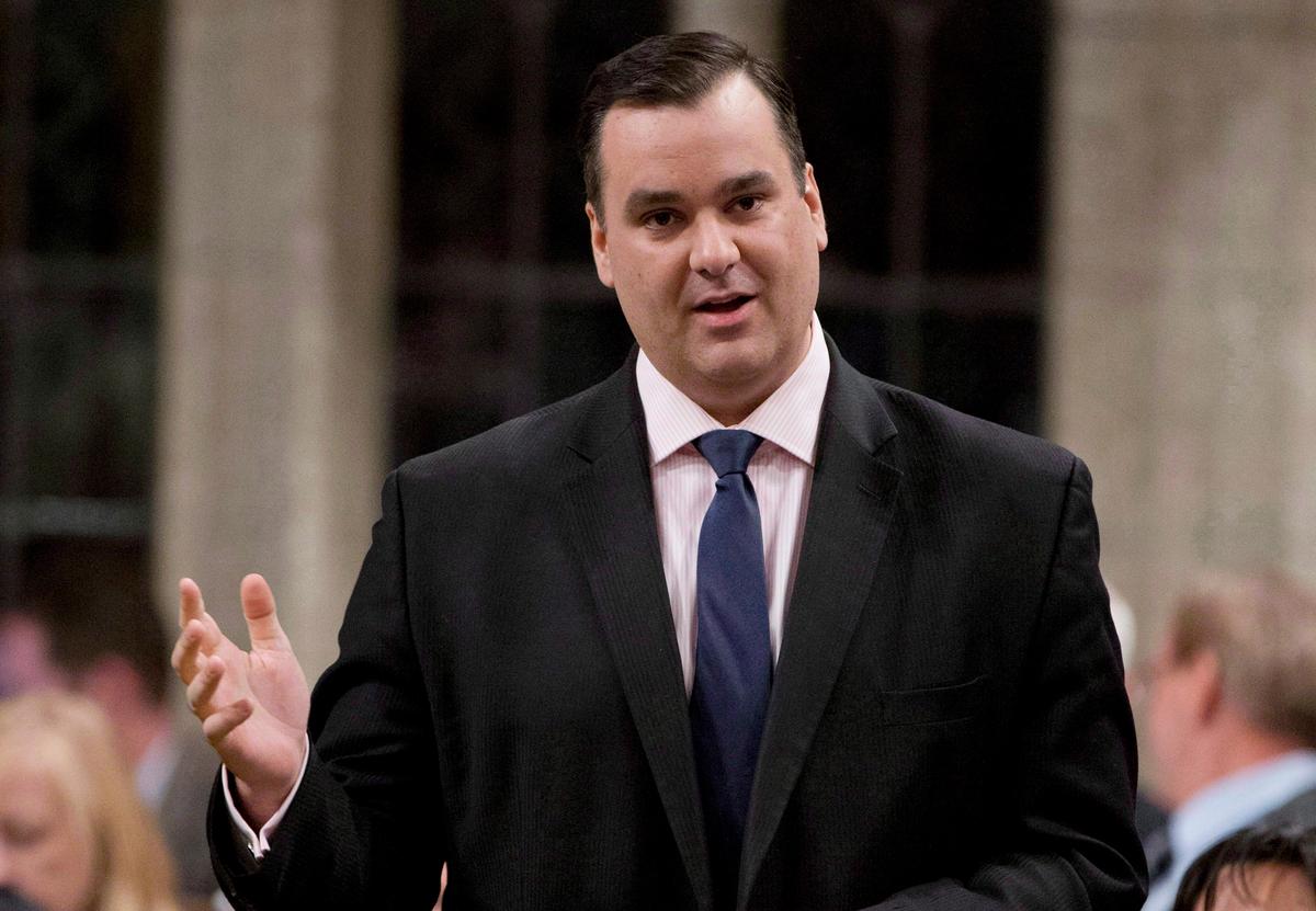 Ottawa Moves to Cap Roaming Rates Charged by Big Telecoms