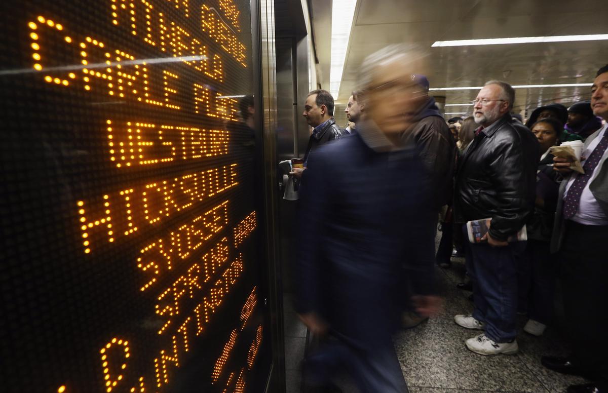 LIRR Failed to Monitor Overtime, Will Use Fingerprint Time Clocks