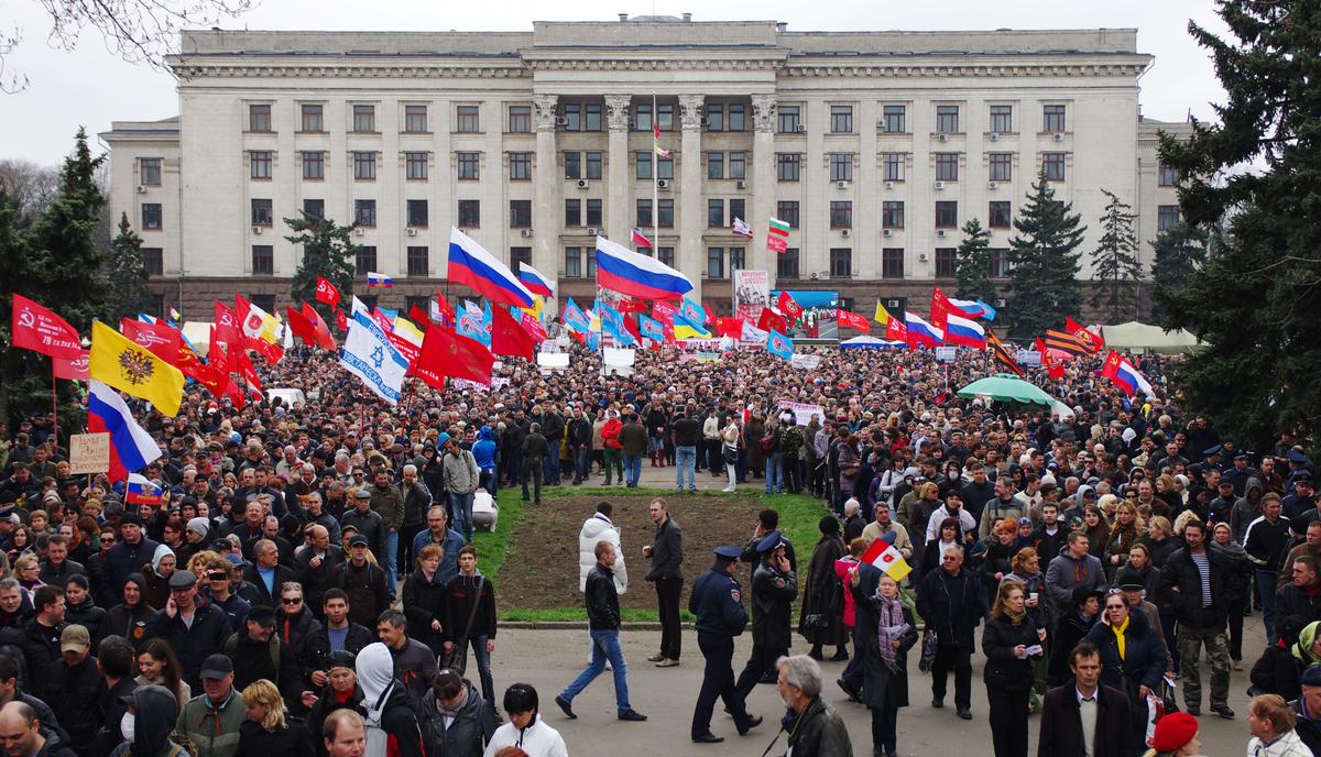 All Eyes on Russia as Ukraine Hurtles Towards Civil War