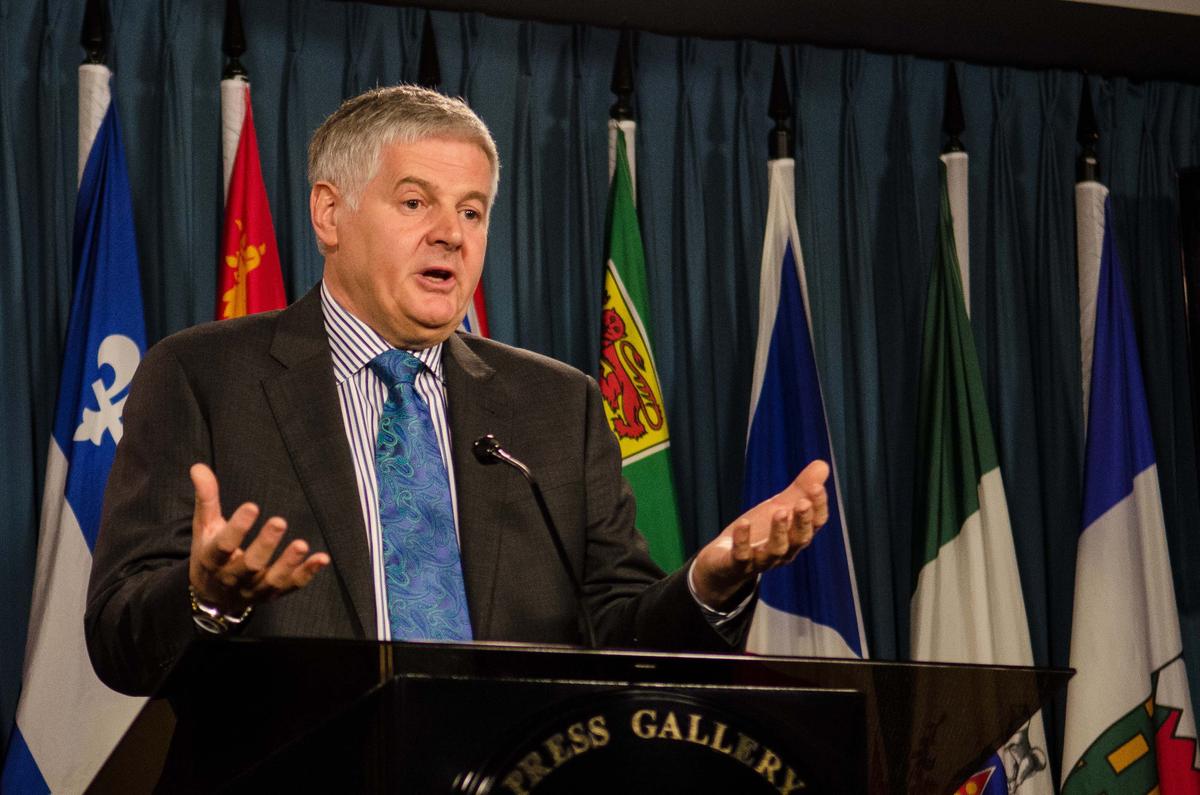 Health Canada, Critics Face Off Over Wireless Radiation Limits 