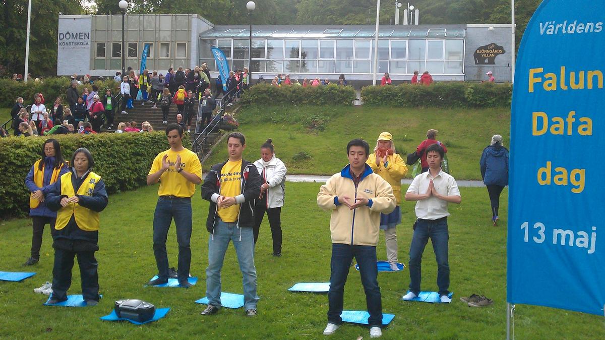 Falun Gong Practitioners Celebrate in Gothenburg, Sweden