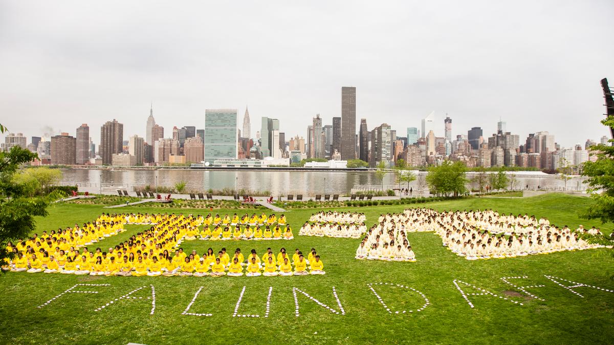 A Falun Gong Tradition Forms in a Long Island City Park