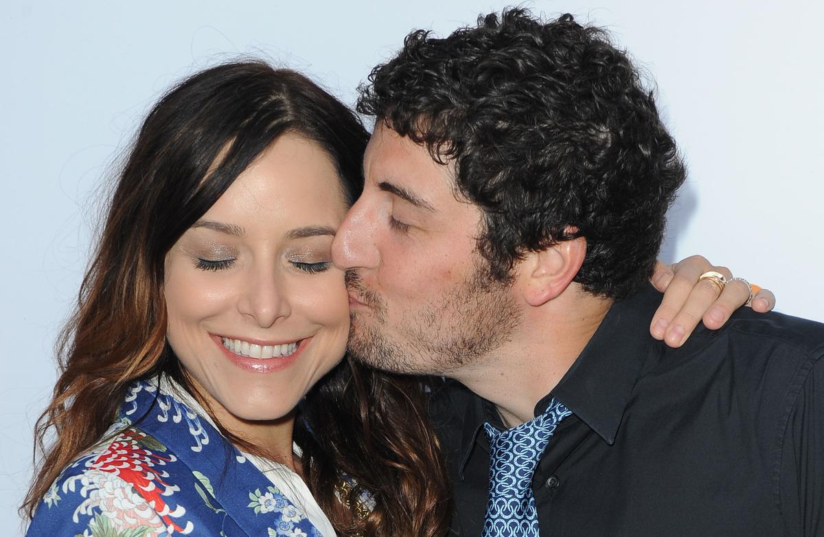Jenny Mollen Twitter, Instagram; Launches Book ‘I Love You Just The Way I Am’