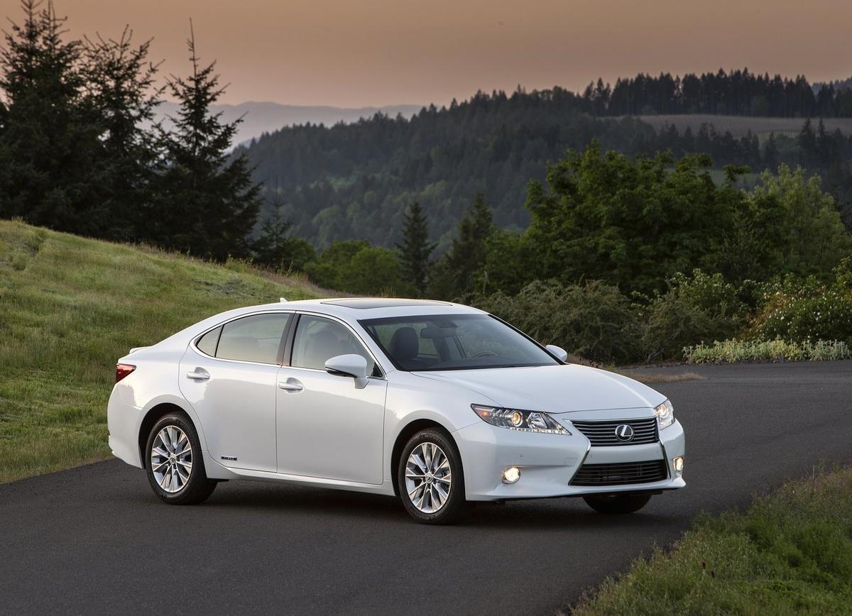 2014 Lexus ES 300h: A Winner in the Entry-Level Luxury Segment