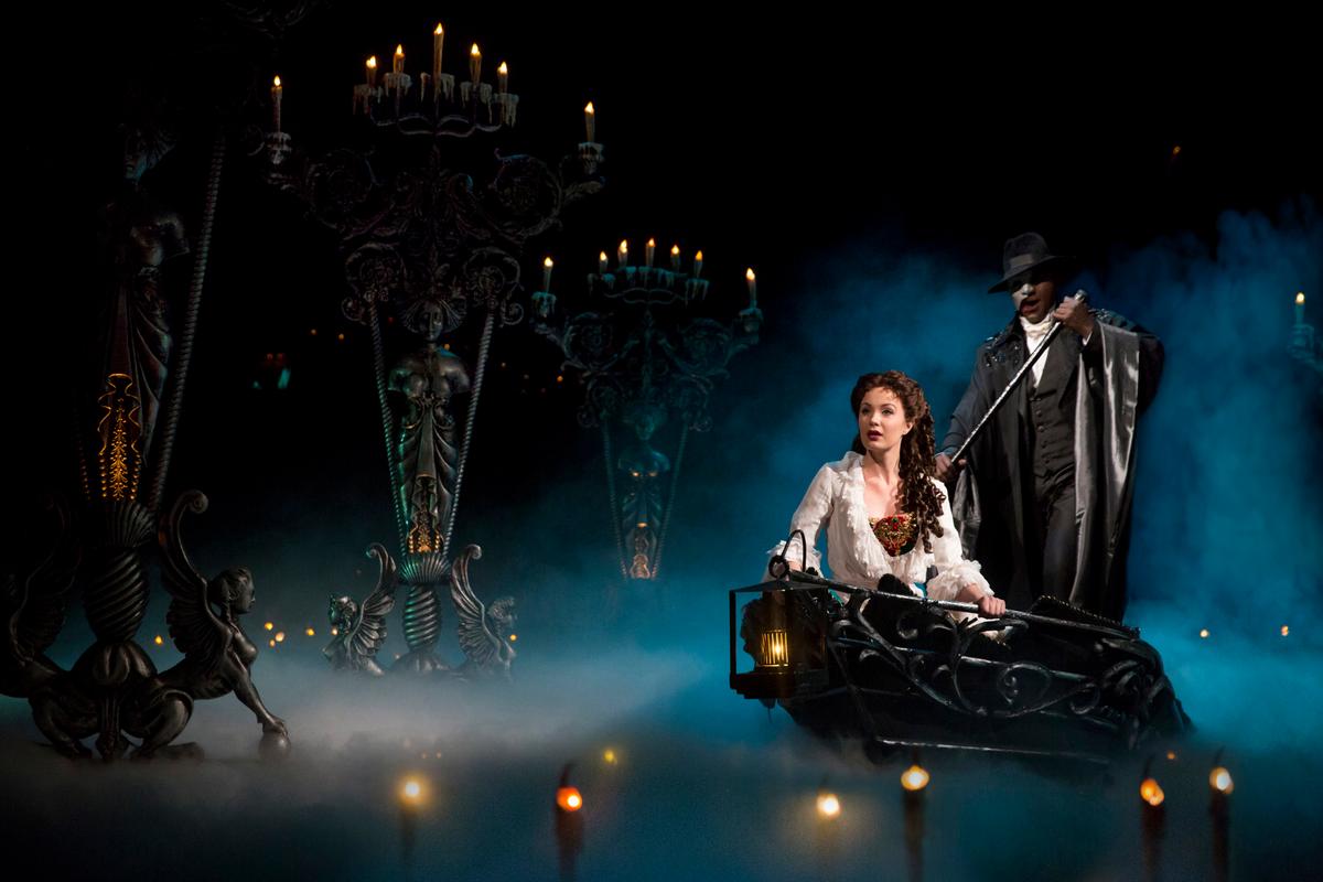  Theater Review: ‘The Phantom of the Opera’