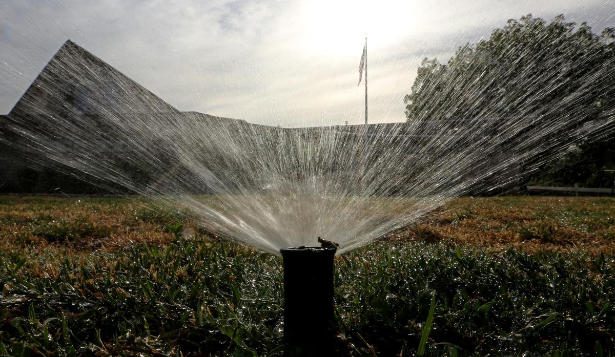 Ice Bucket Challenge ‘Contributing to California Drought’, Fining for Wasting Water Articles Are Fake