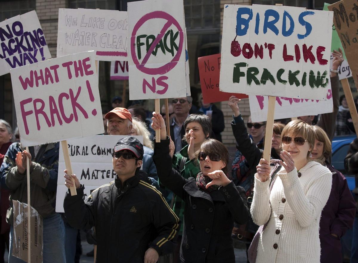 Feds Criticized for Leaving Fracking Chemicals Off Pollutant List 
