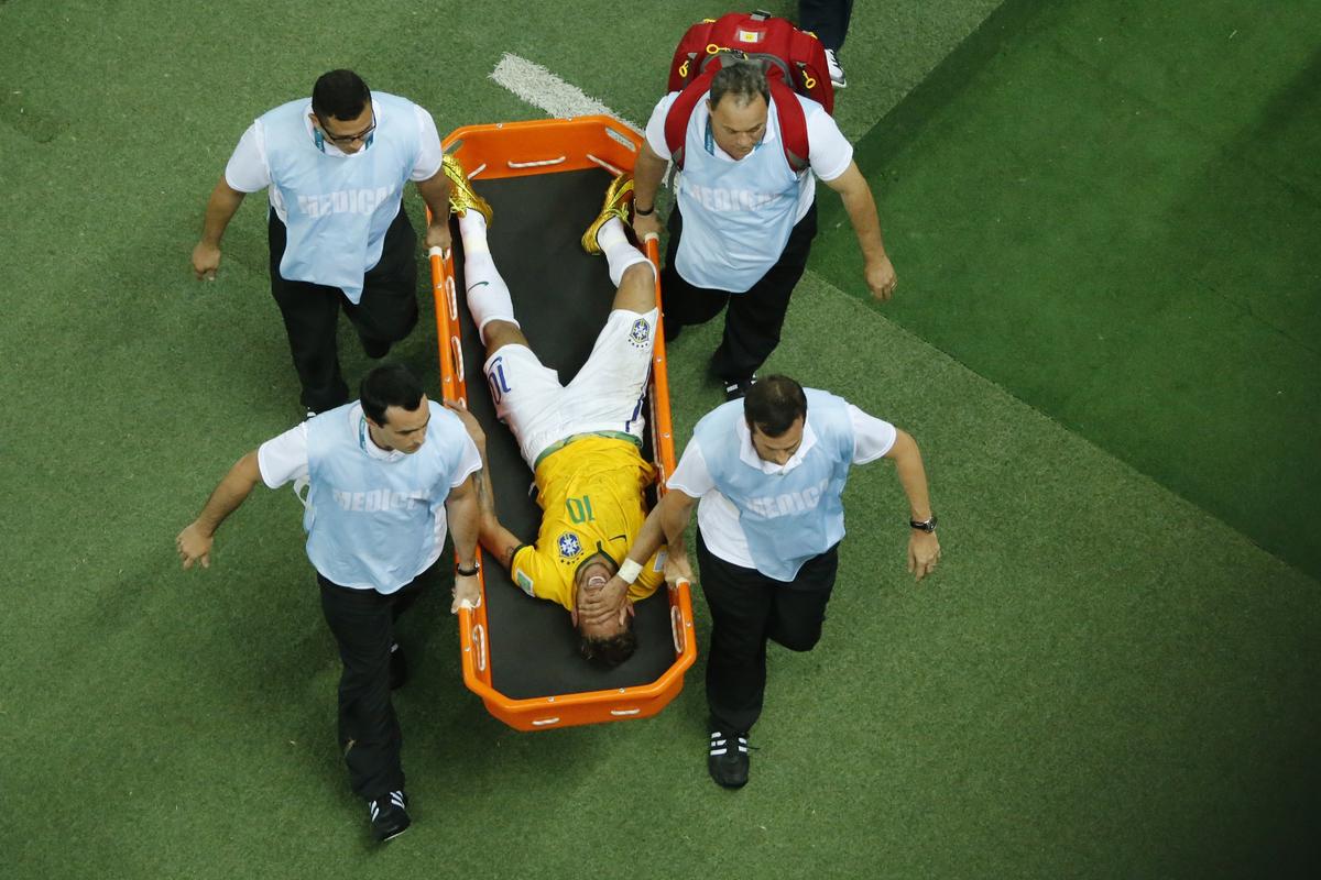 Neymar Spine: Brazil Star Fractures Vertebrae After Getting Hurt in a Foul; Will Miss Rest of World Cup 2014