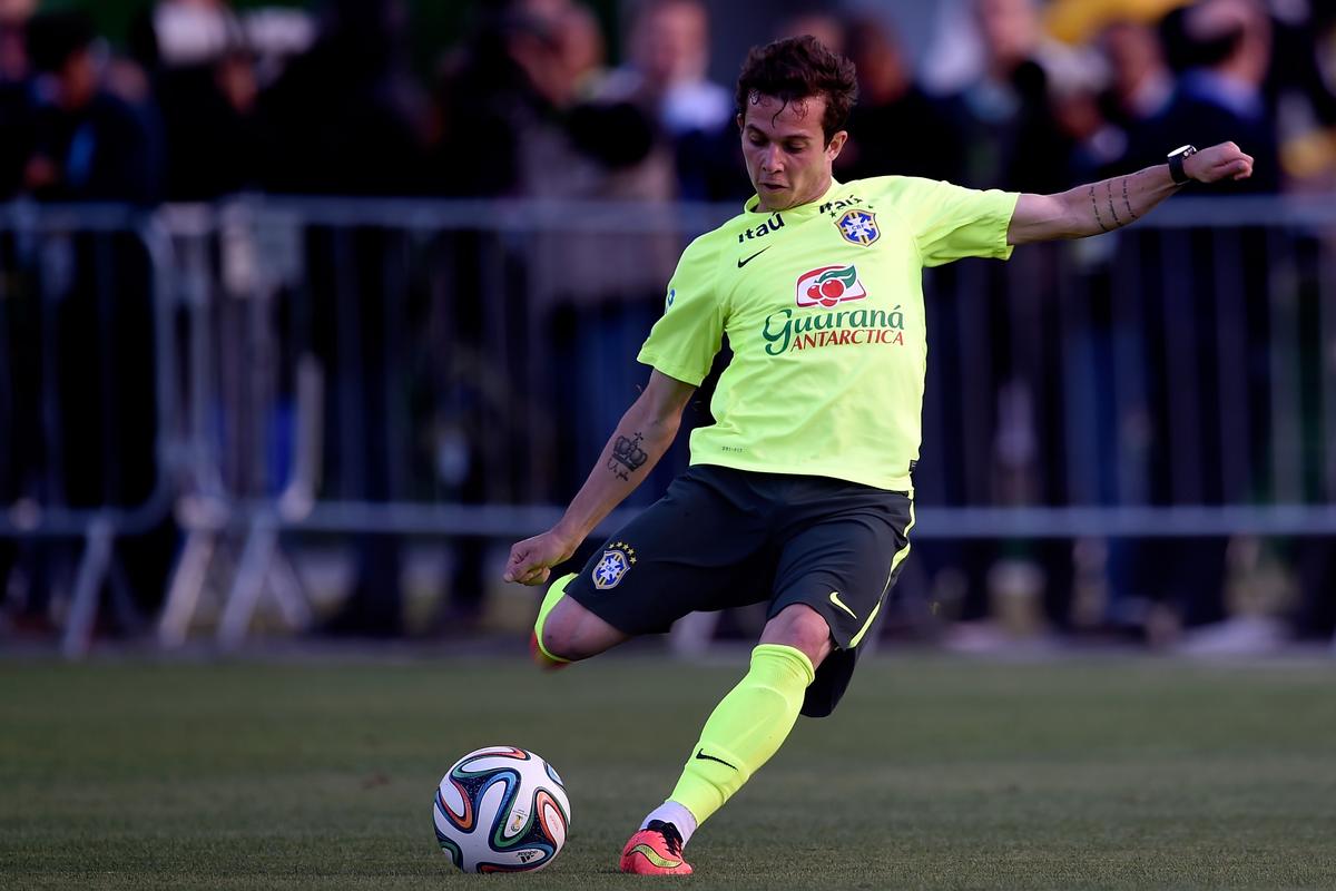 Brazil vs Germany Roster, Lineups: Bernard, Dante, Miroslav Klose, in Starting Eleven of World Cup 2014 Semi Final; Neymar Out With Back Injury